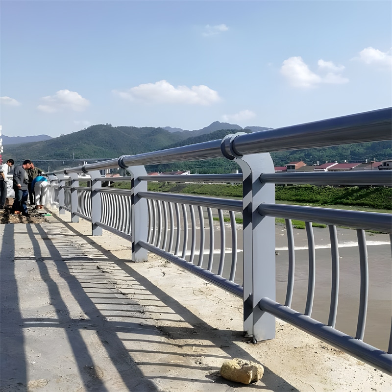 桥梁防撞护栏